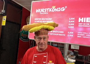 Echte deutsche Würste - auch bei der festen Nahrung fühlen sich die meisten Gäste heimisch. Echte deutsche Würste - auch bei der festen Nahrung fühlen sich die meisten Gäste heimisch.