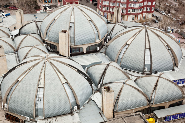 ... die traditionellen Formen des Basars in Baku, ...