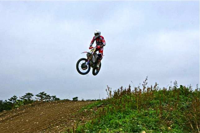 Hondas am Testparcours: Luftstand? Sehr zufriedenstellend.