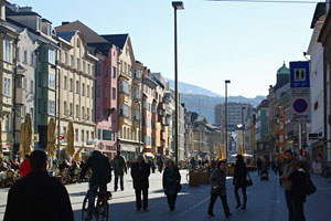 Schieben statt radeln, heißt es vielleicht schon bald auf einem
Teilstück der Innsbrucker Maria-Theresien-Straße. Schieben statt radeln, heißt es vielleicht schon bald auf einem
Teilstück der Innsbrucker Maria-Theresien-Straße. 