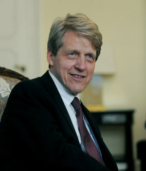 Robert Shiller in Wien: "Wenn wir eine anständige Gesellschaft haben wollen, brauchen wir mehr Gleichheit." Robert Shiller in Wien: "Wenn wir eine anständige Gesellschaft haben wollen, brauchen wir mehr Gleichheit."