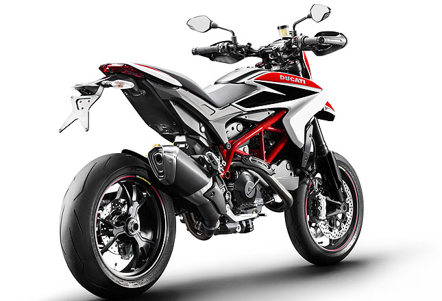 Wie die Normalo-Hypermotard ist auch die SP an einem respektablen Endrohr erkennbar. 
