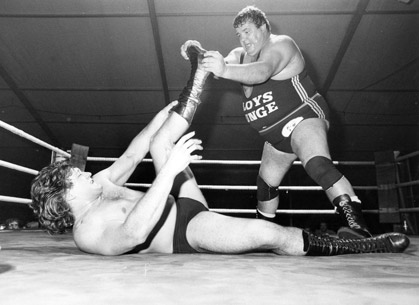 Wanz schwitzte, Wanz hatte 170 kg Wettkampfgewicht, und Wanz hatte zu enge Dressen an. Von den Fans wurde Wanz geliebt. Der Steirer, der 200 Situps am Tag schaffte, wurde 1982 der erste europäische Weltmeister der American Wrestling Association. Wanz schwitzte, Wanz hatte 170 kg Wettkampfgewicht, und Wanz hatte zu enge Dressen an. Von den Fans wurde Wanz geliebt. Der Steirer, der 200 Situps am Tag schaffte, wurde 1982 der erste europäische Weltmeister der American Wrestling Association.
