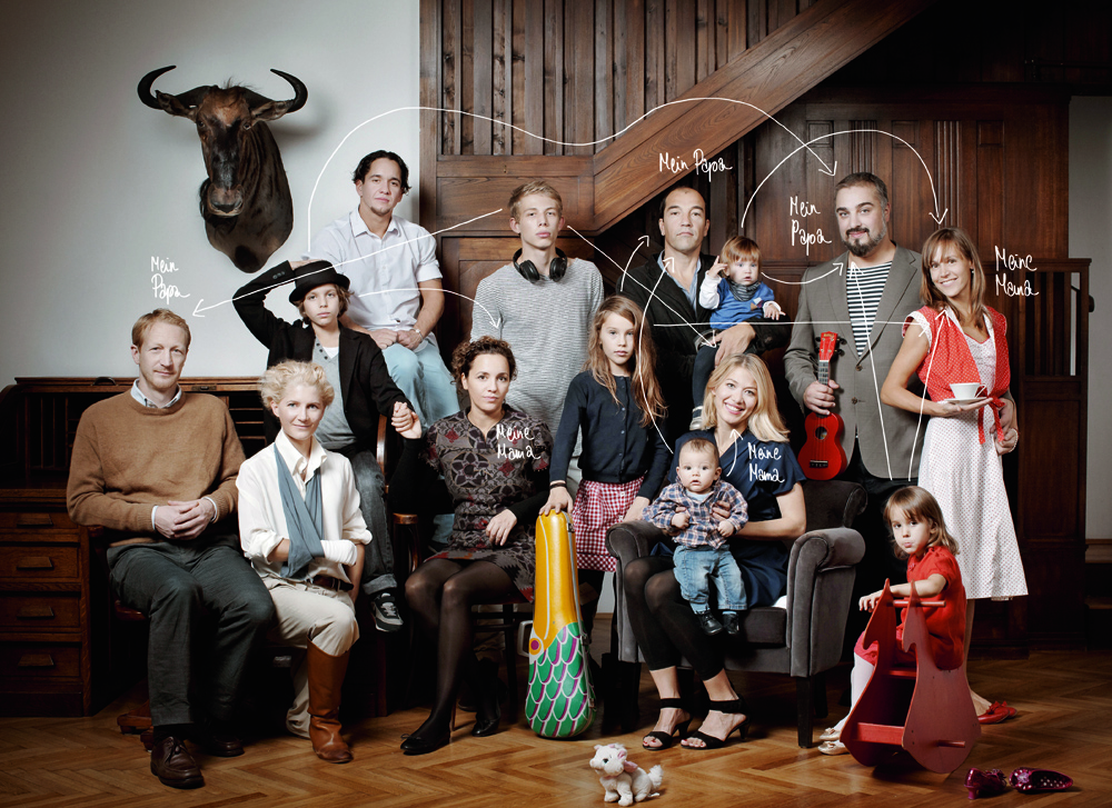 Großfamilien-Patchwork anno 2012: Angesichts der Verwicklungen hätte es 
komplizierter sein können, alle acht Erachsenen und sechs Kinder auf ein
 Bild zu bekommen.