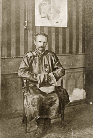 Rotblonde Haare, stahlblaue Augen: Roman Ungern-Sternberg. 