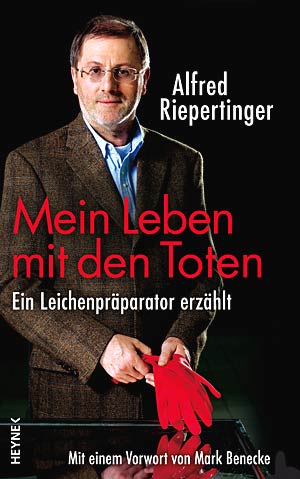 Der Oberpräparator am Klinikum Schwabing berichtet in seinem Buch über seinen Berufsalltag und Anekdoten aus seiner Karriere. Der Oberpräparator am Klinikum Schwabing berichtet in seinem Buch über seinen Berufsalltag und Anekdoten aus seiner Karriere.
