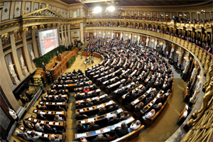 Der historische Sitzungssaal im Parlament bei einer Gedenkveranstaltung im Mai 2011.
