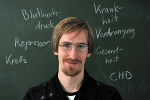 Der Psychologe Marcus Mund von der Uni Jena hat untersucht, wie verdrängte Gefühle die körperliche Gesundheit beeinflussen können.
