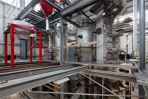 In der Versuchsanlage zur Abscheidung vonCO2 haben Forscher der TU Darmstadt mithilfe des Carbonate-Looping-Verfahrens die Kohlendioxid-Emissionen um über 90 Prozent reduziert. In der Versuchsanlage zur Abscheidung vonCO2 haben Forscher der TU Darmstadt mithilfe des Carbonate-Looping-Verfahrens die Kohlendioxid-Emissionen um über 90 Prozent reduziert.