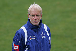 "Du musst klare Vorgaben haben und die Spieler müssen sie umsetzen. Wenn
sie die Vorgaben verstanden haben, weil sie ihnen vorher per
Argumentation erklärt wurden, dann ist es einfach." "Du musst klare Vorgaben haben und die Spieler müssen sie umsetzen. Wenn
sie die Vorgaben verstanden haben, weil sie ihnen vorher per
Argumentation erklärt wurden, dann ist es einfach."