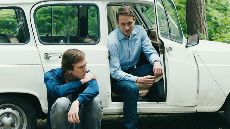 Kräftespiel in der Familie: Lars Eidinger (li.) und Sebastian Zimmler in " 
Was bleibt".