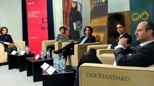 Die Tür zum Job öffnen (v. li.): Gudrun Ostermann (Moderation), Leyla Samadi (Peek &amp; Cloppenburg), Hannes Havranek (PHHV), Gregor Gossy (BCG) und Herbert Kovar (Deloitte).