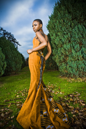 Osunkoya: "Ich verwende afrikanische Elemente gerne auf subtile Weise."
Mehr Mode von Yemi Osunkoya auf: www.kosibah.co.uk Osunkoya: "Ich verwende afrikanische Elemente gerne auf subtile Weise."
Mehr Mode von Yemi Osunkoya auf: www.kosibah.co.uk