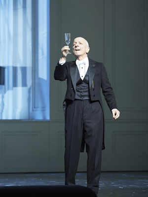 Matić: "In der Musik gibt es ein Richtig und ein Falsch. Im Theater ist
es möglich, dass ein Ungelernter gute Wirkung erreicht." Matić: "In der Musik gibt es ein Richtig und ein Falsch. Im Theater ist
es möglich, dass ein Ungelernter gute Wirkung erreicht."