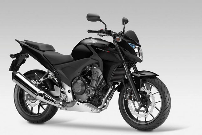 Die CB500F in dezentem Schwarz. 