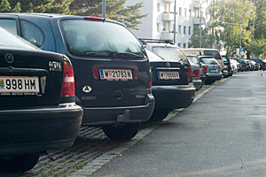 Parkplätze in Wien. In Salzburg sehen sie ähnlich aus. 