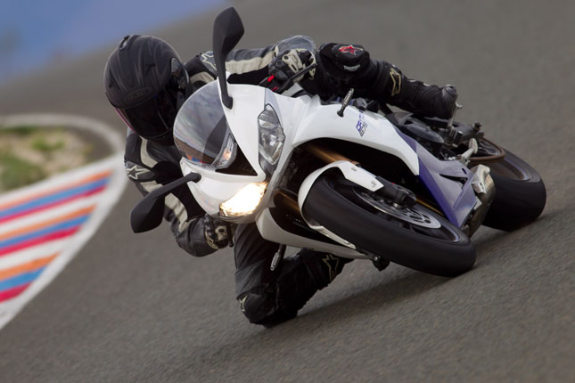 Die neue Daytona R sehr schräg, also in ihrem Element. 
