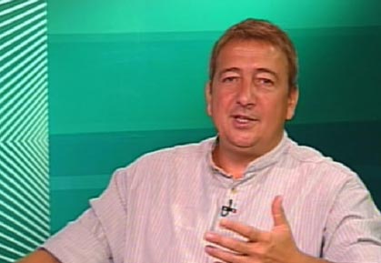 Zsolt Bayer: "Sofort lösen."
Zsolt Bayer: "Sofort lösen."