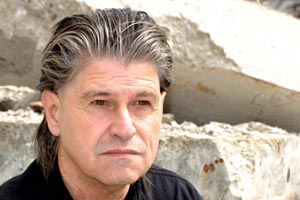 
Leben, Abschiede, Tod und der Versuch zu entkommen: Ernst Marianne
Binder auf einer Aufnahme aus dem Jahr 2012.
Leben, Abschiede, Tod und der Versuch zu entkommen: Ernst Marianne
Binder auf einer Aufnahme aus dem Jahr 2012.