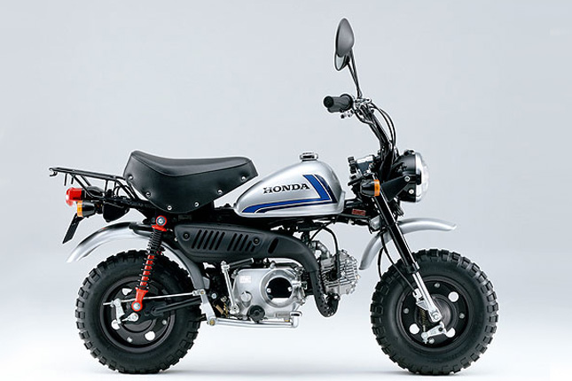 Der historische Vorfahre: Die Honda Monkey. Einst treuer Begleiter für den Pendelverkehr zwischen Heimat und Stamm-Disco-Pub. 
