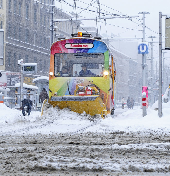 Die Räumungsdienste der Wiener Linien sind in vollem Einsatz, 
