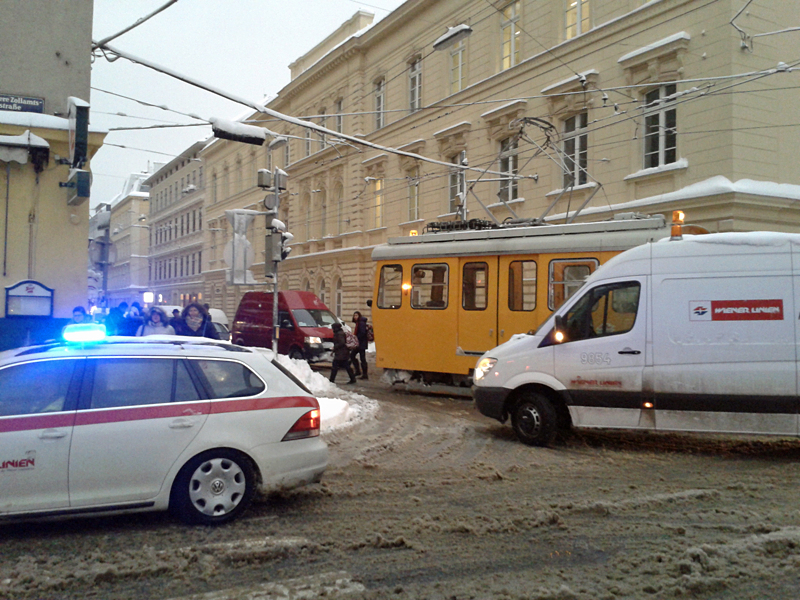 In der Radetzkystraße in Wien-Landstraße mussten die Weichen für die Linien 1 und O gereinigt werden.