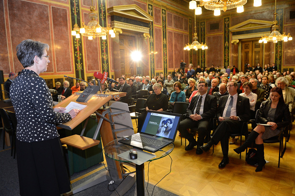 Nationalratspräsidentin Barbara Prammer bei der Präsentation des Online-Findbuches.