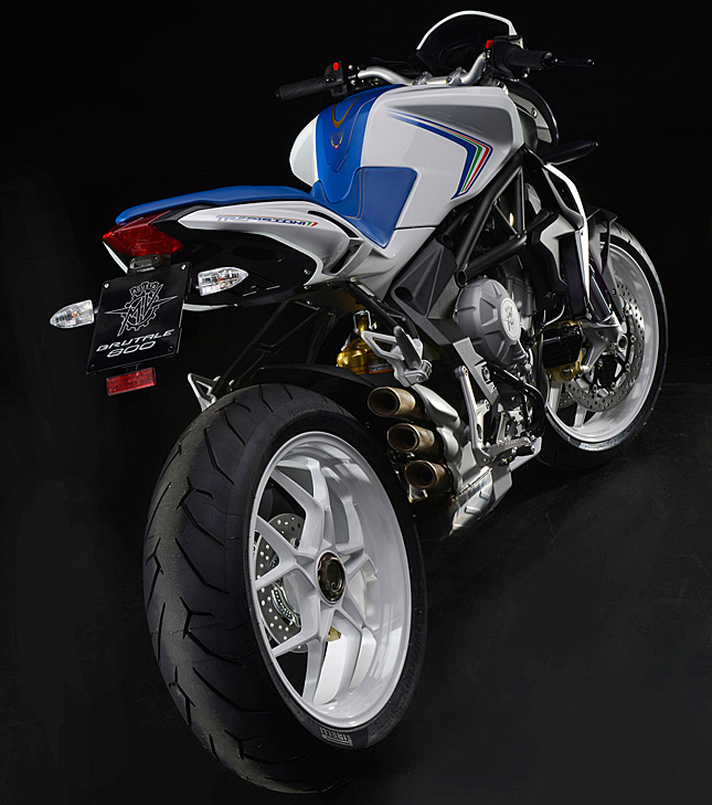 Ein knackiges Triple-Rohr an der Flanke: Erkennungszeichen der neuen MV Agusta Brutale. 
