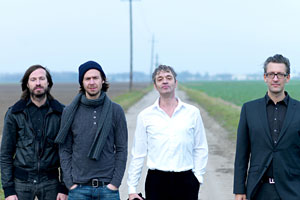 Streitbarer Pop: Naked Lunch alias Alex Jezdinsky, Herwig Zamernik,
Oliver Welter und Stefan Deisenberger. Streitbarer Pop: Naked Lunch alias Alex Jezdinsky, Herwig Zamernik,
Oliver Welter und Stefan Deisenberger.