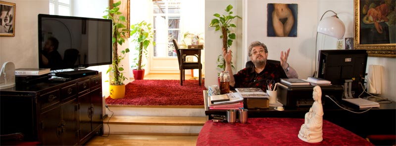 "Noch ist das Traumlager ziemlich leer. In zehn Jahren wird alles bis zur Decke angerammelt sein." Peter Kern in seiner Requisitenwohnung in Wien-Landstraße.