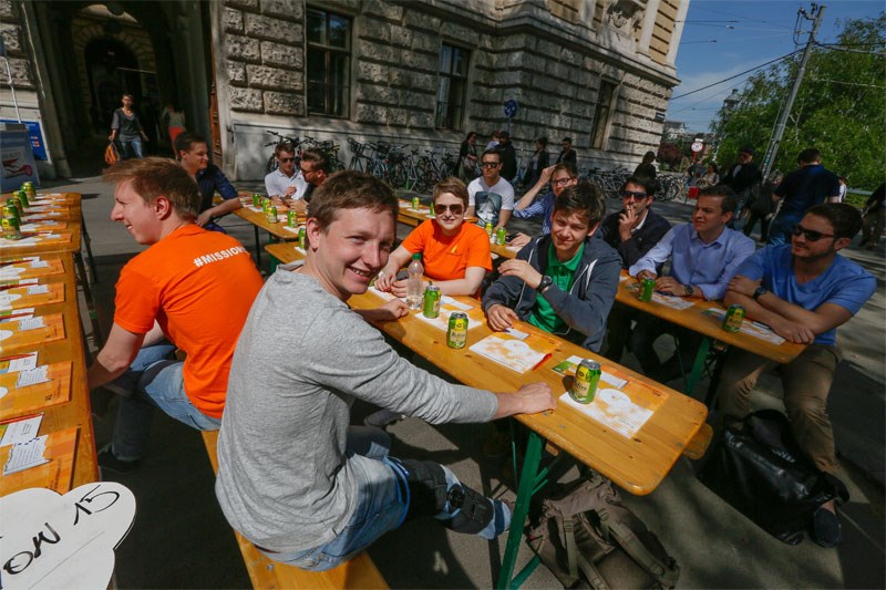 Image: http://images.derstandard.at/t/E800/2015/05/11/ag.jpg