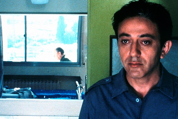 http://images.derstandard.at/t/M625/movies/2002/4145/160822224055736_7_goettliche-intervention-eine-chronik-von-liebe-und-schmerz_aufm04.jpg http://images.derstandard.at/t/M625/movies/2002/4145/160822224055736_7_goettliche-intervention-eine-chronik-von-liebe-und-schmerz_aufm04.jpg