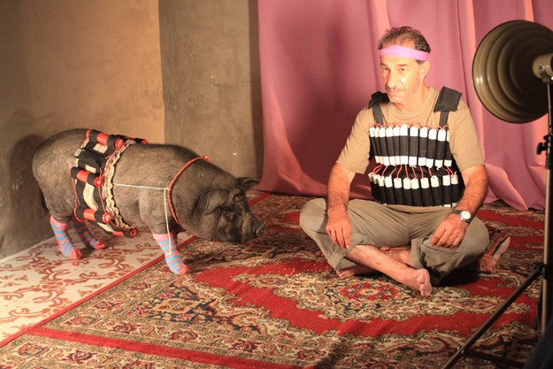 http://images.derstandard.at/t/M625/movies/2011/12814/170308223040505_7_das-schwein-von-gaza_aufm2.jpg http://images.derstandard.at/t/M625/movies/2011/12814/170308223040505_7_das-schwein-von-gaza_aufm2.jpg
