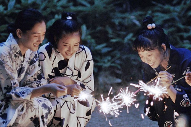 http://images.derstandard.at/t/M625/movies/2015/22339/160113114217297_7_unsere-kleine-schwester_aufm04.jpg http://images.derstandard.at/t/M625/movies/2015/22339/160113114217297_7_unsere-kleine-schwester_aufm04.jpg