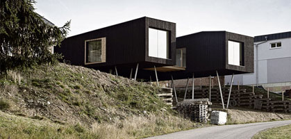 Ohne Keller, dafür aber mit Schlamm und Eigenbau - Schlüsselübergabe