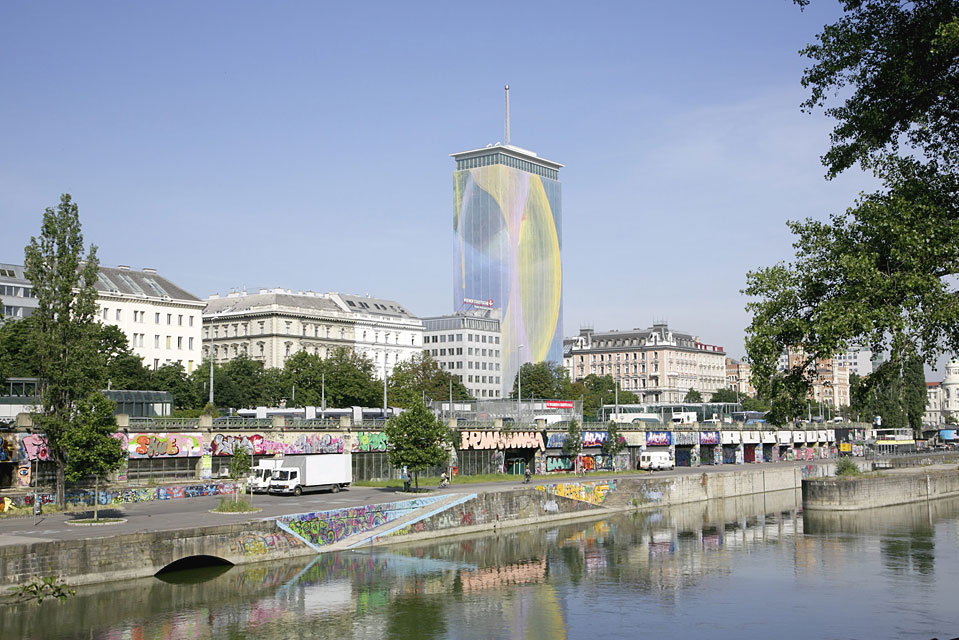 Wiener Ringturm In Arnulf Rainers "Schleier Der Agnes" Gehüllt - 1 ...