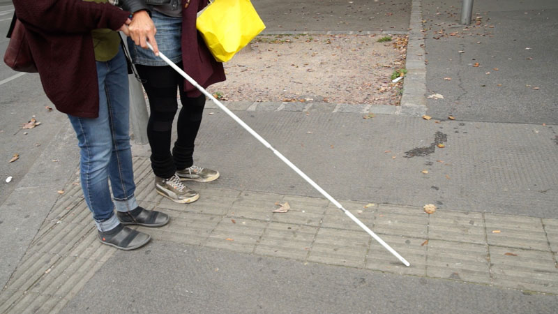 Durch den Alltag mit Blindenstock und Schlafmaske - Gesellschaft - derStandard.at › Panorama