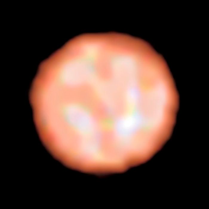 Gigantische Blasen auf der Oberfläche eines Roten Riesen entdeckt