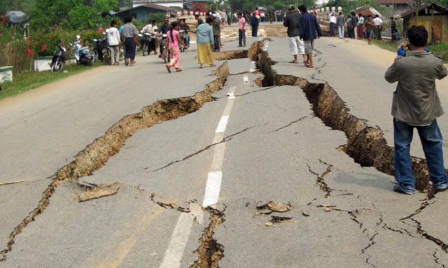 Mindestens 74 Tote nach Erdbeben der Stärke 6,8 - Welt-Chronik Mindestens 74 Tote nach Erdbeben der Stärke 6,8 - Welt-Chronik