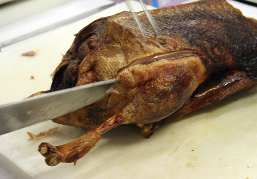 Wie man eine Gans richtig tranchiert - In den Kochtopf geschaut - derStandard.at › Lifestyle