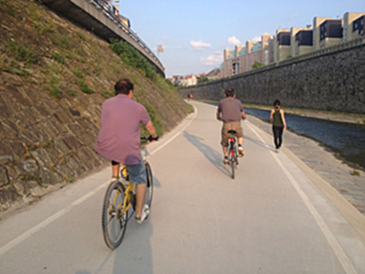 worauf weist dieses verkehrszeichen hin fahrrad