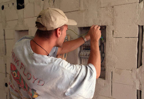 Was Elektrotechniker Verdienen Gehalt Konkret Derstandard At Karriere