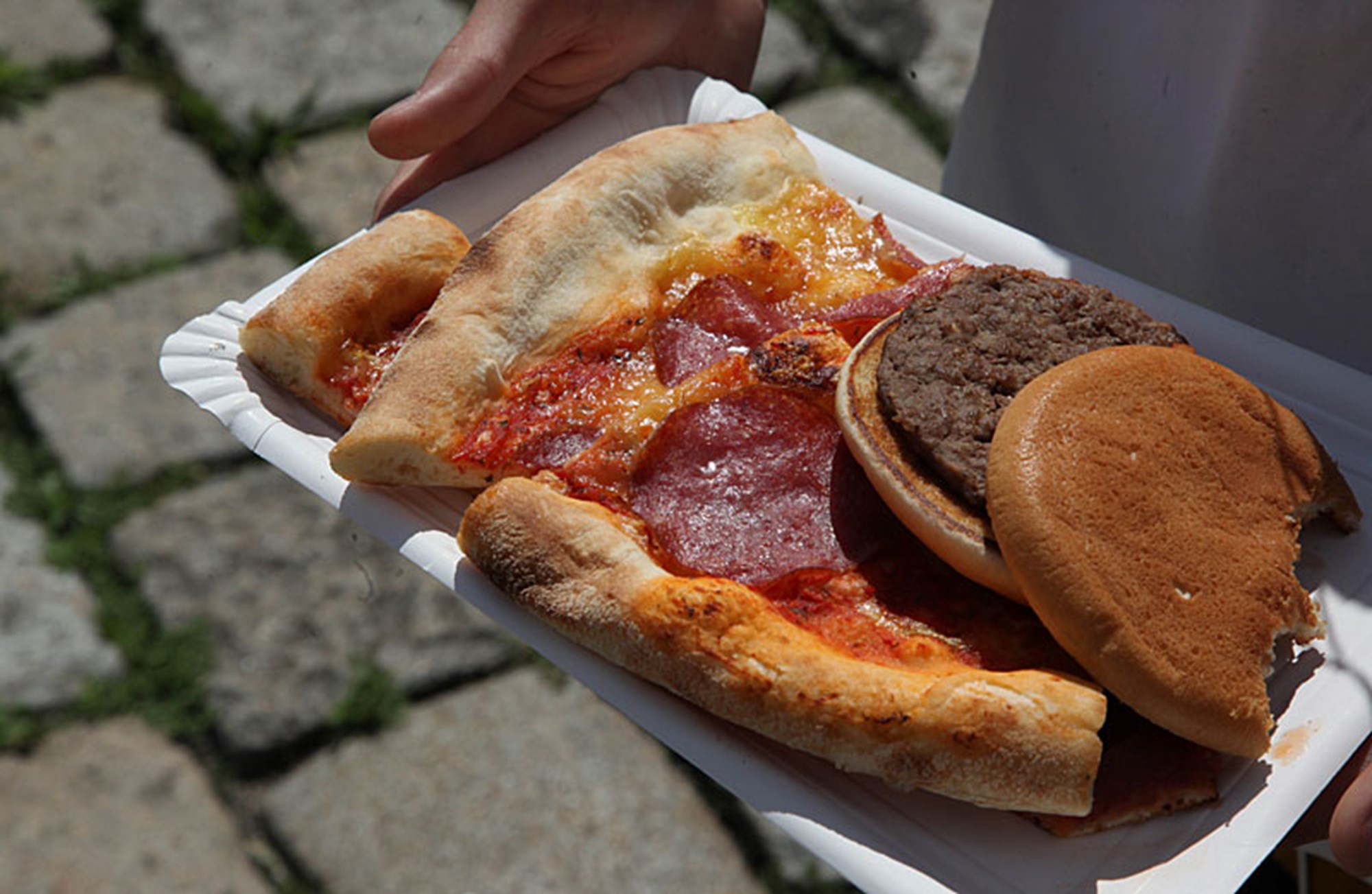 Kommt eine Pizza geflogen - Lebensmittel - derStandard.at › Wirtschaft