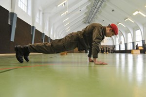 Nuttige Dp Auf Einer Weißen Liege Nuttige Dp Auf Einer Weißen Liege