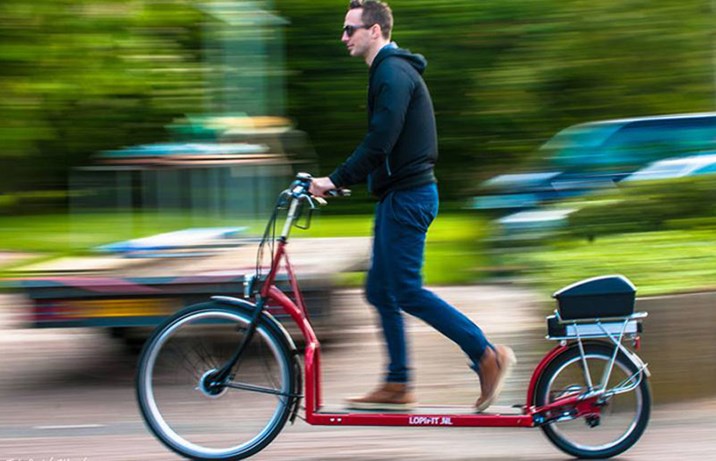 Entrisches EBike Ein Laufband auf Rädern Fahrrad