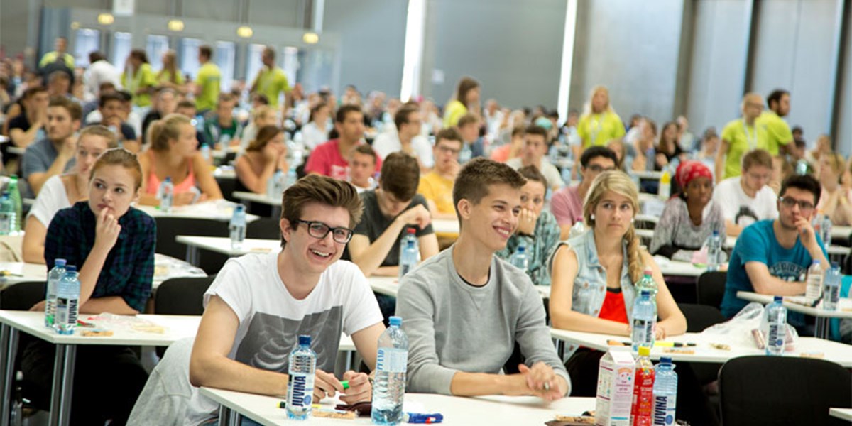 Studenten Miniarsch Schoen Fisten