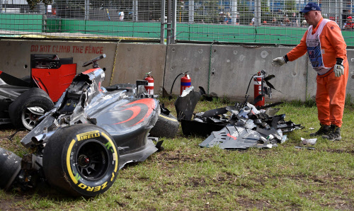 Rosberg gewinnt Auftakt - Horror-Crash von Alonso - Formel ...