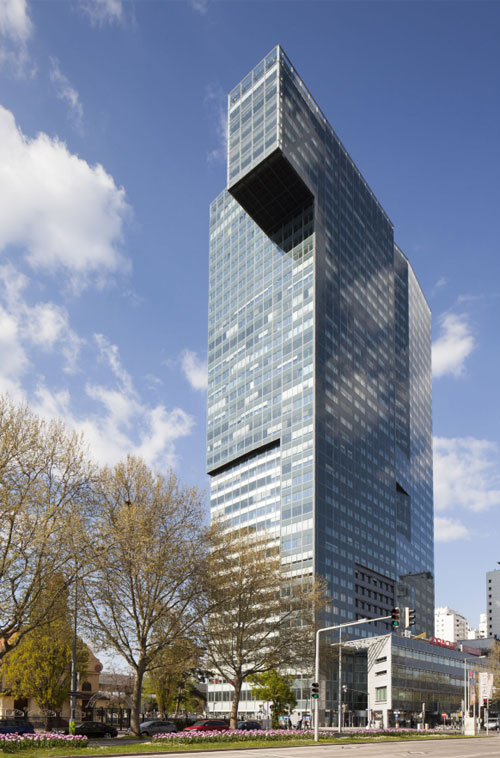 Easyjet Eroffnet Im Izd Tower Die Neue Europazentrale Izd Tower