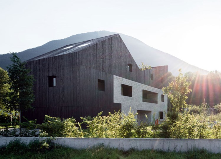 Sudtirol Haus Mit Landschaft Verbinden Architektur Stadt Derstandard At Immobilien