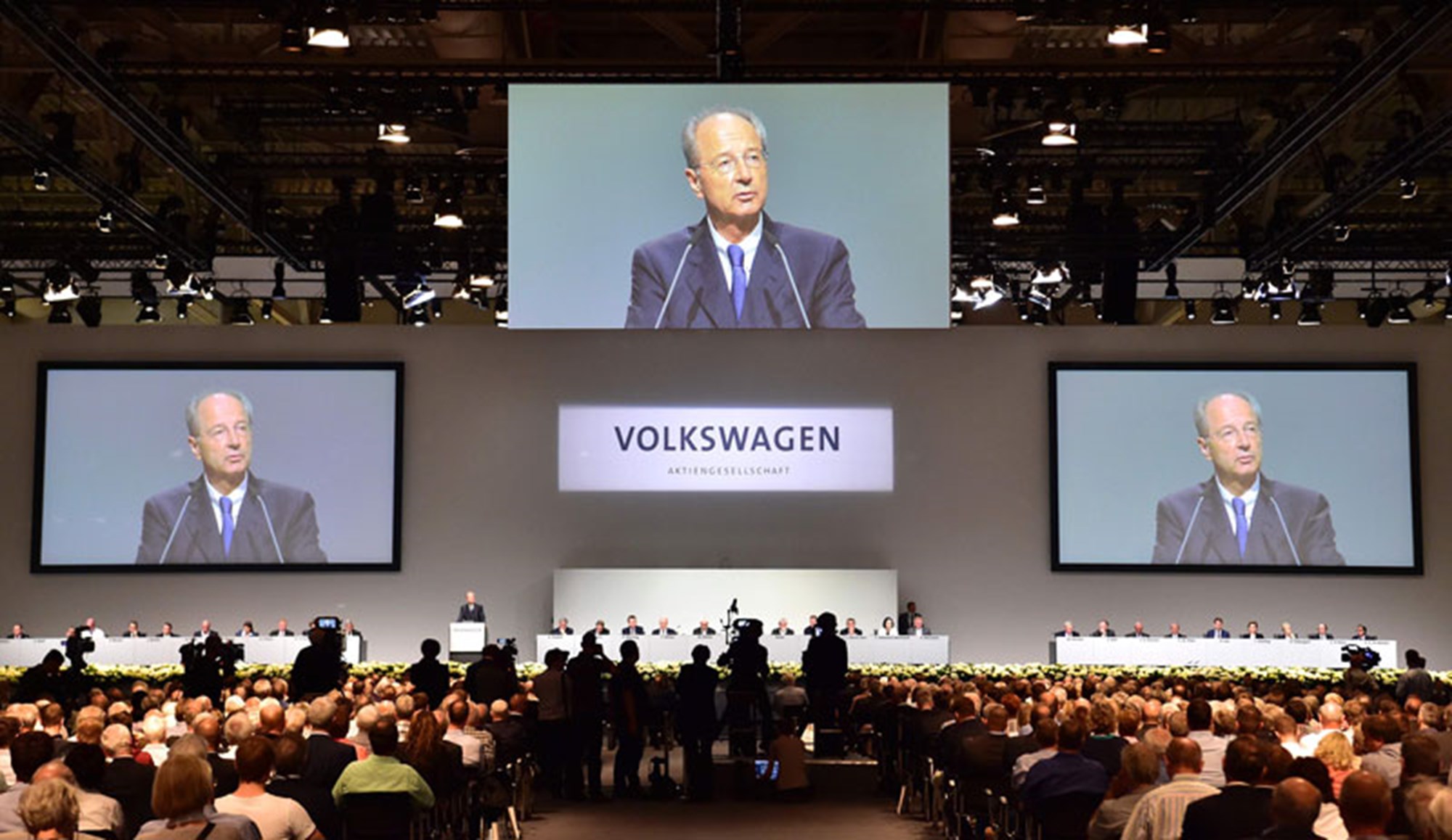 VWHauptversammlung Kleinaktionäre lassen Dampf ab Automobil